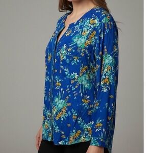 Elementz Woman Blue Floral Split V-Neck Button Front Blouse Plus Size 3X